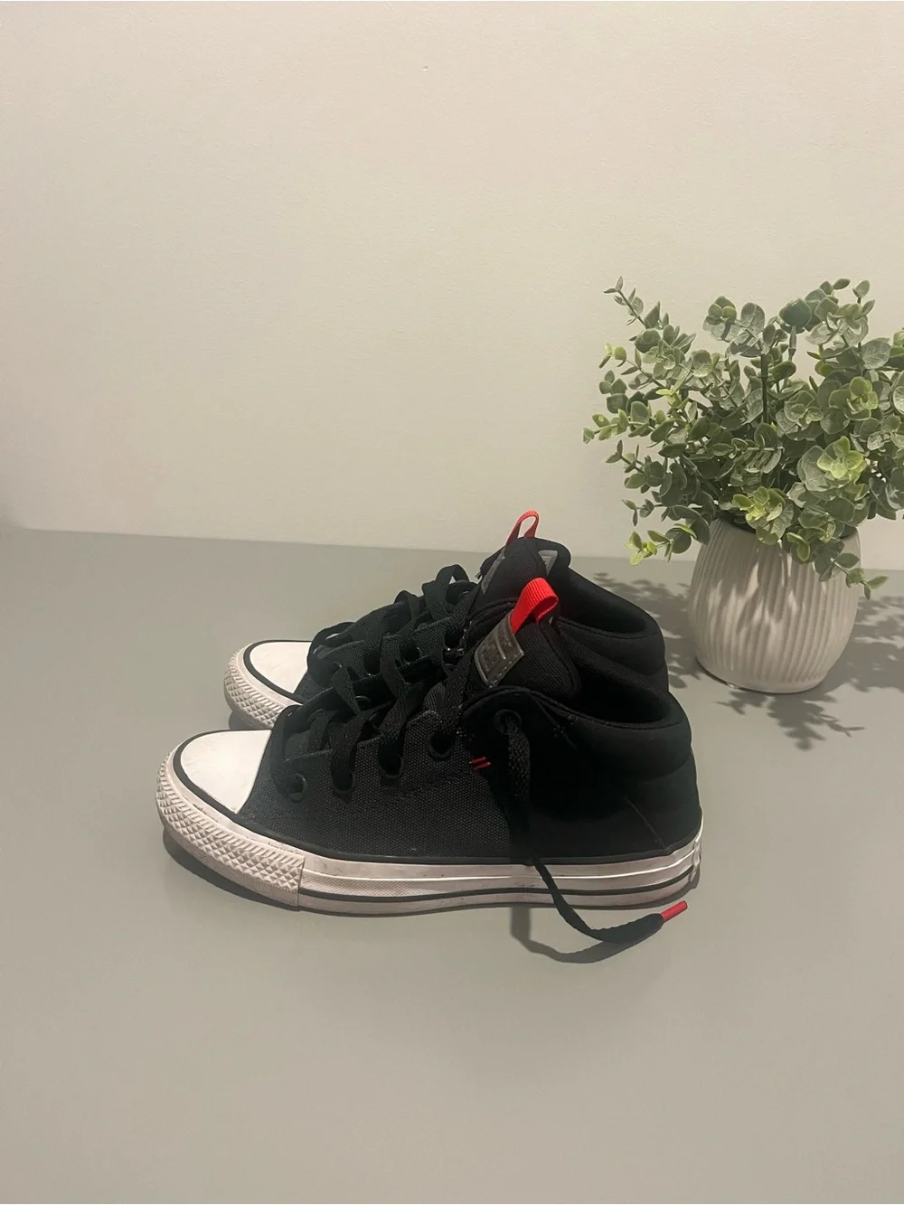 Converse Black Canvas Kids High-Top Sneakers with Red Accents Size 3.5